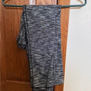 Sonoma Women's Black and Gray Patterned Capris